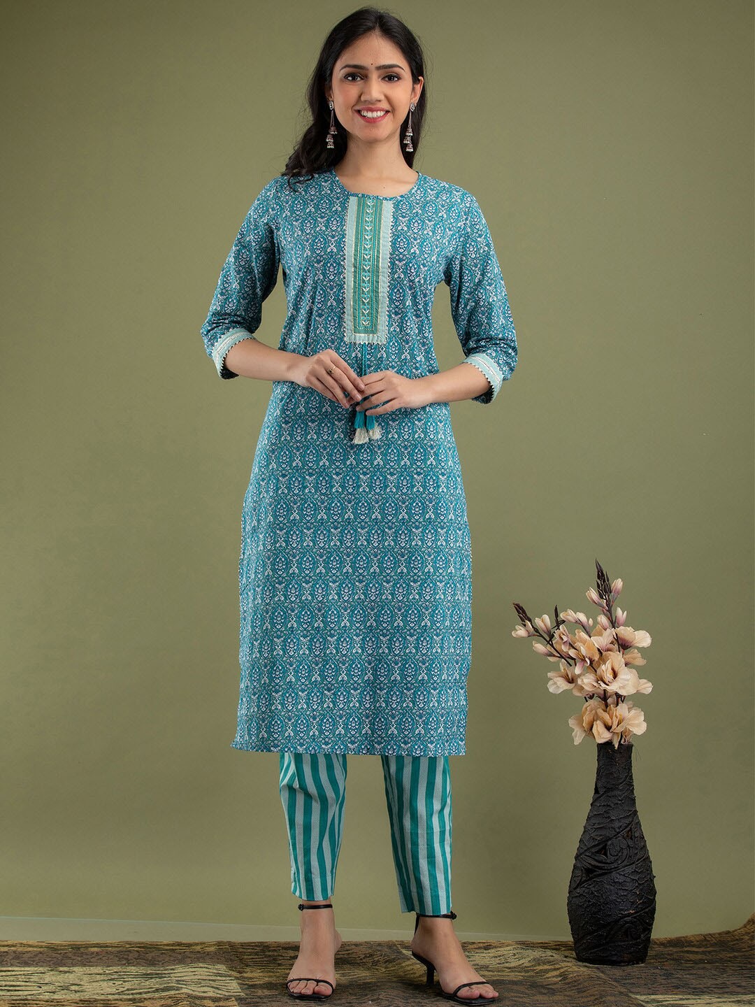 

FERANOID Ethnic Motifs Printed Pure Cotton Kurta With Trousers, Blue