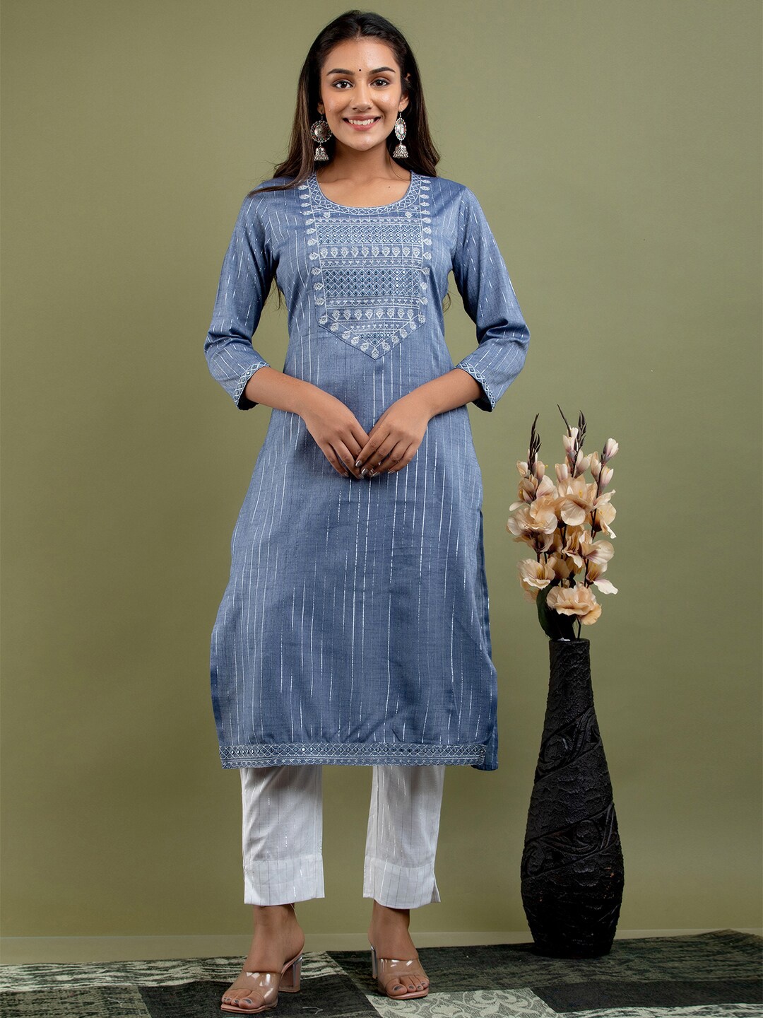 

FERANOID Striped Regular Thread Work Kurta with Trousers, Blue
