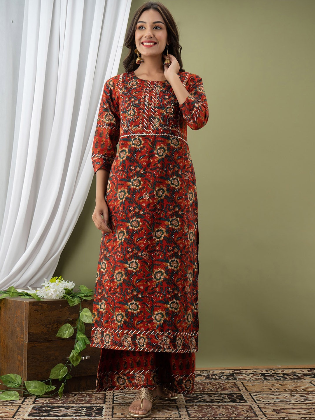 

FERANOID Floral Printed Gotta Patti Pure Cotton Straight Kurta With Palazzos, Red