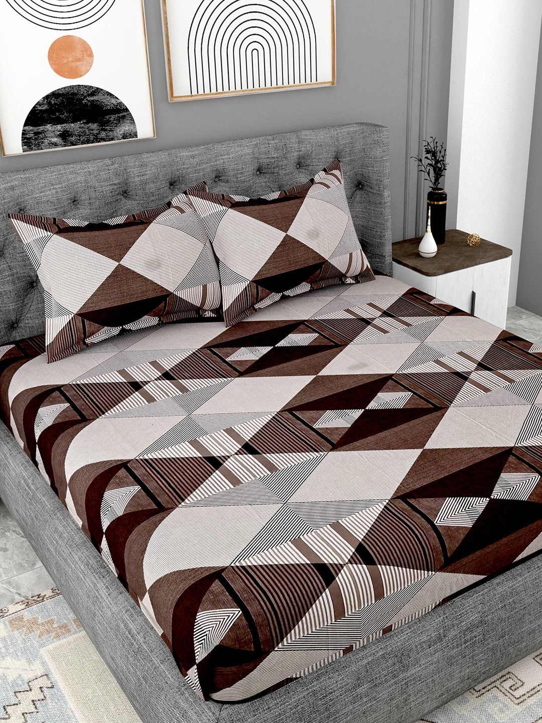 

Lali Prints Brown & White Geometric Cotton 180 TC Super King Bedsheet With 2 Pillow Covers