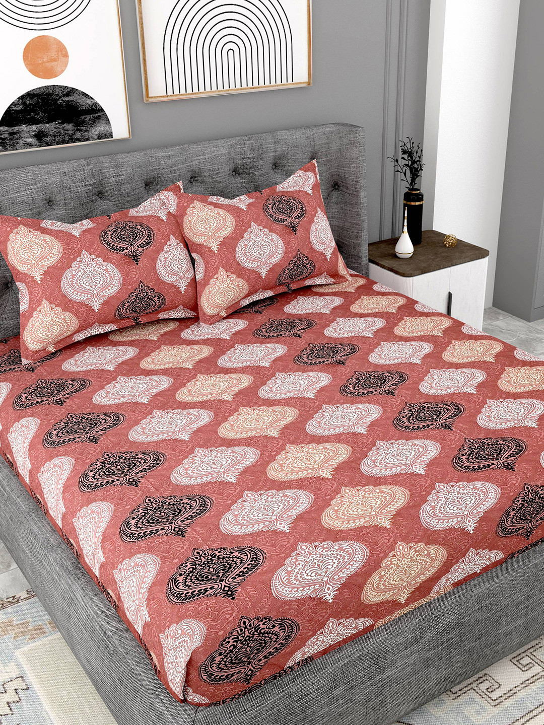 

Lali Prints Red & White Ethnic Motifs Cotton 180 TC King Bedsheet With 2 Pillow Covers