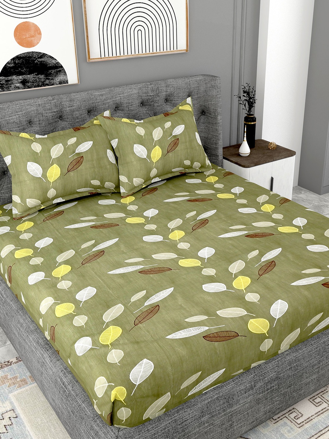

Lali Prints Green & White Floral Cotton 180 TC King Bedsheet With 2 Pillow Covers