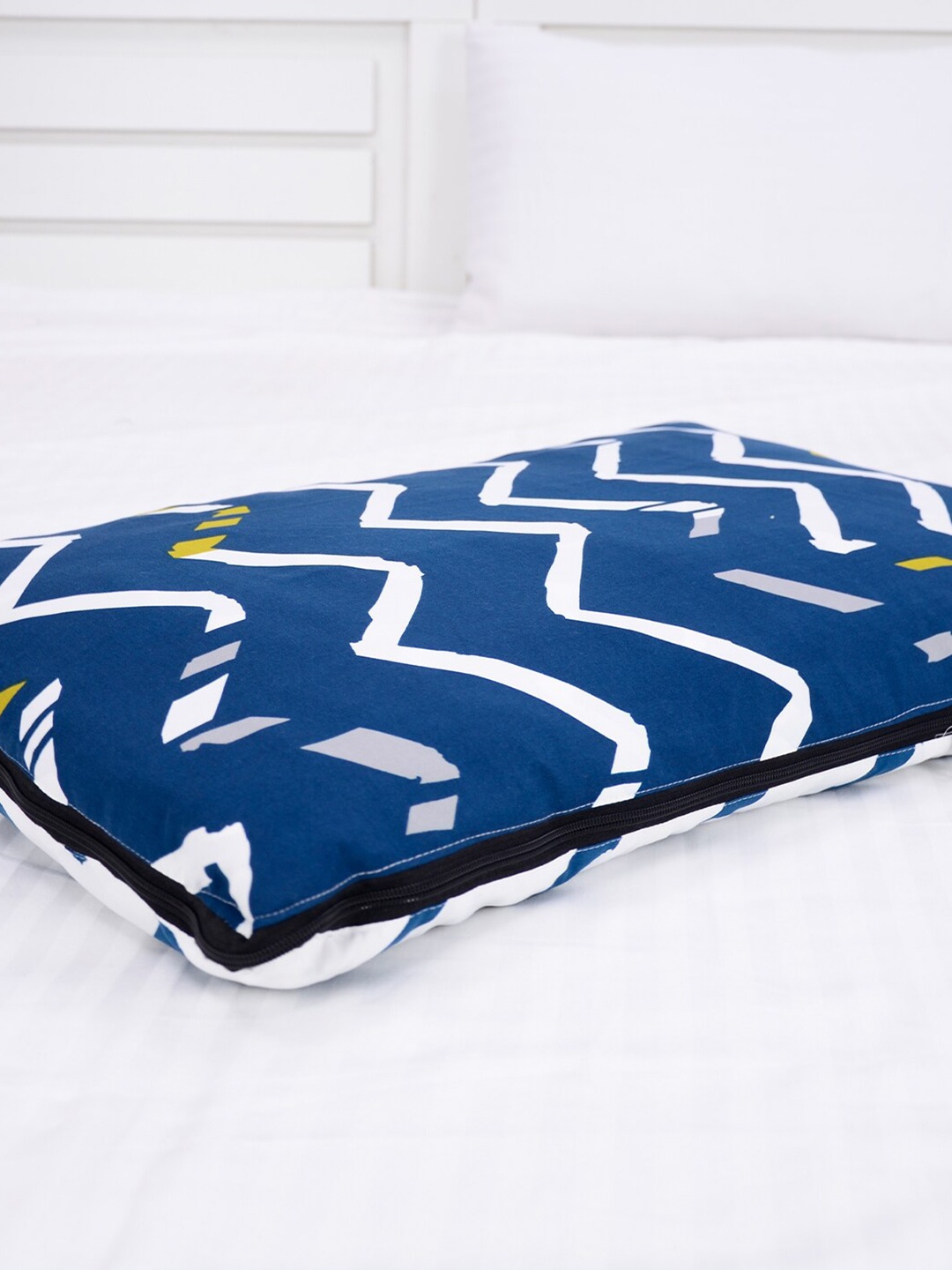 

Blue Depth Broken Chevron 120 GSM Pocket Portable Single Comforter for Travel