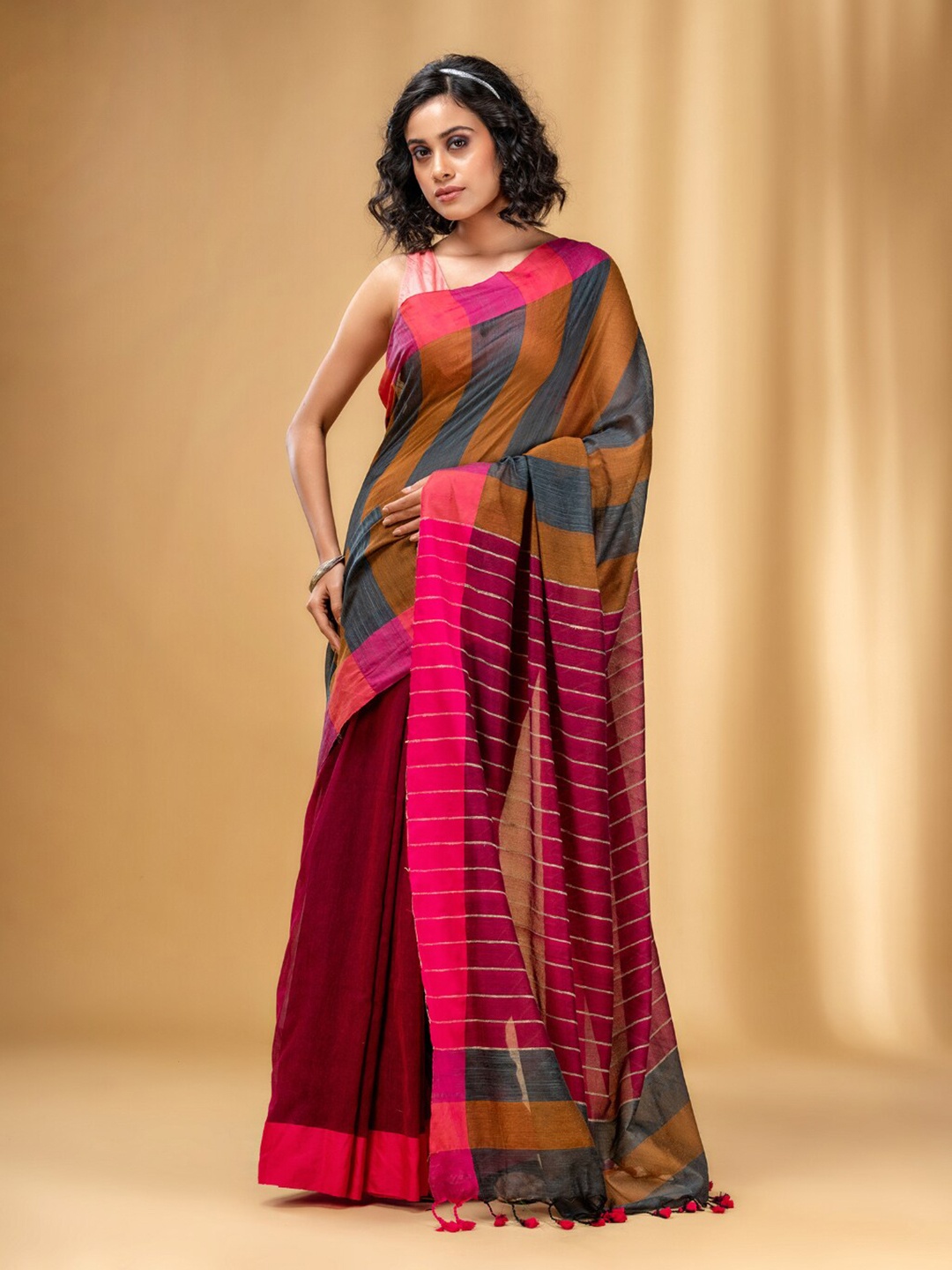 

Charukriti Striped Pure Cotton Saree, Grey