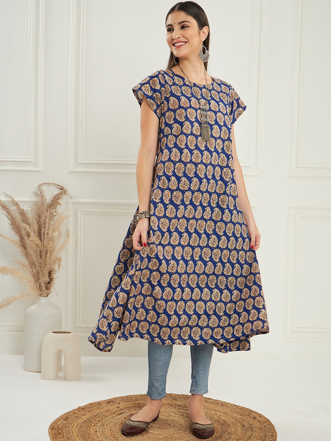 

InWeave Blue Paisley Printed Cap Sleeve Regular Kurta