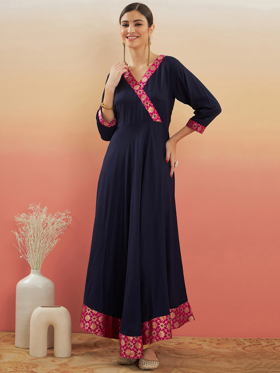 

InWeave Navy Blue Yoke Design V-Neck Regular Sleeve Zari Anarkali Kurta
