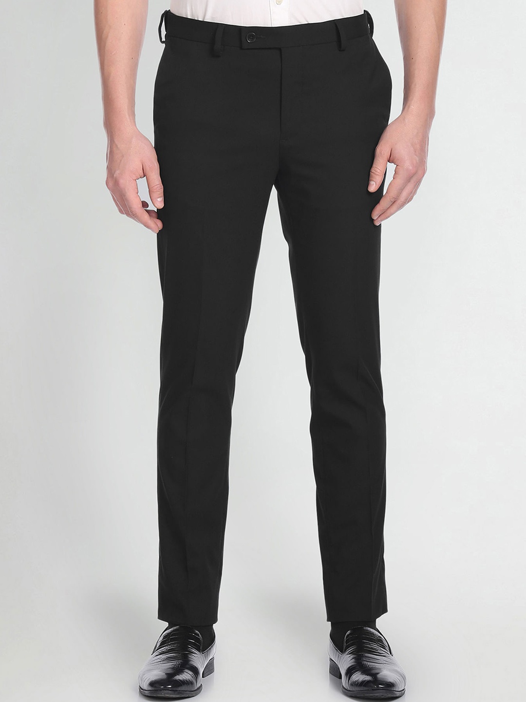 

Arrow Men Mid-Rise Dobby Autoflex Trousers, Black