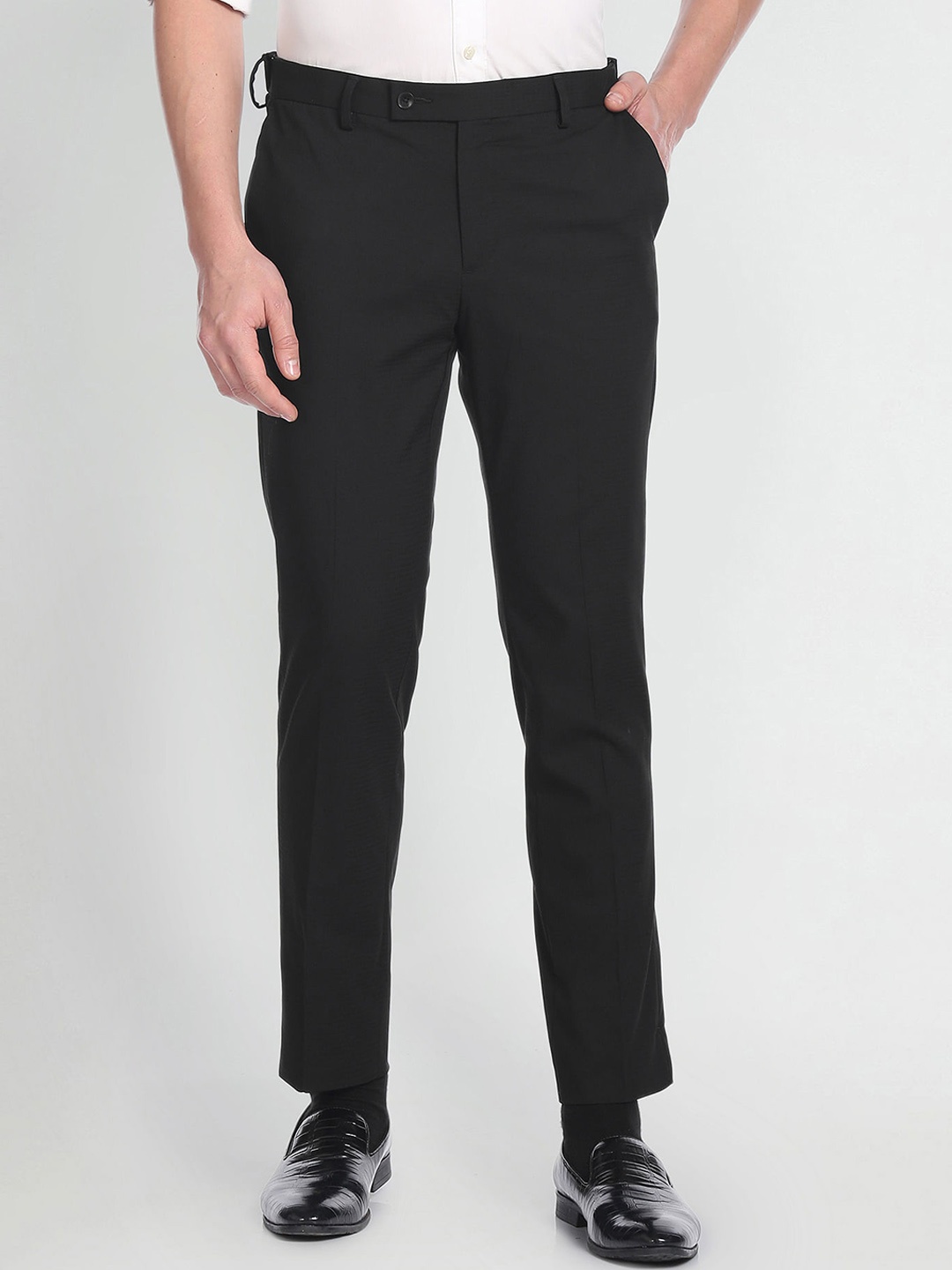 

Arrow Men Mid-Rise Dobby Autoflex Trousers, Black