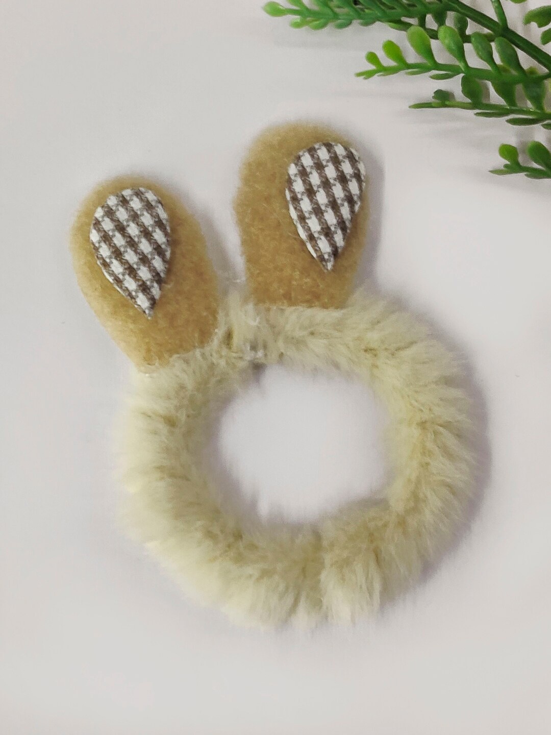 

The Magic Wand Girls Fur Ponytail Holders, Off white
