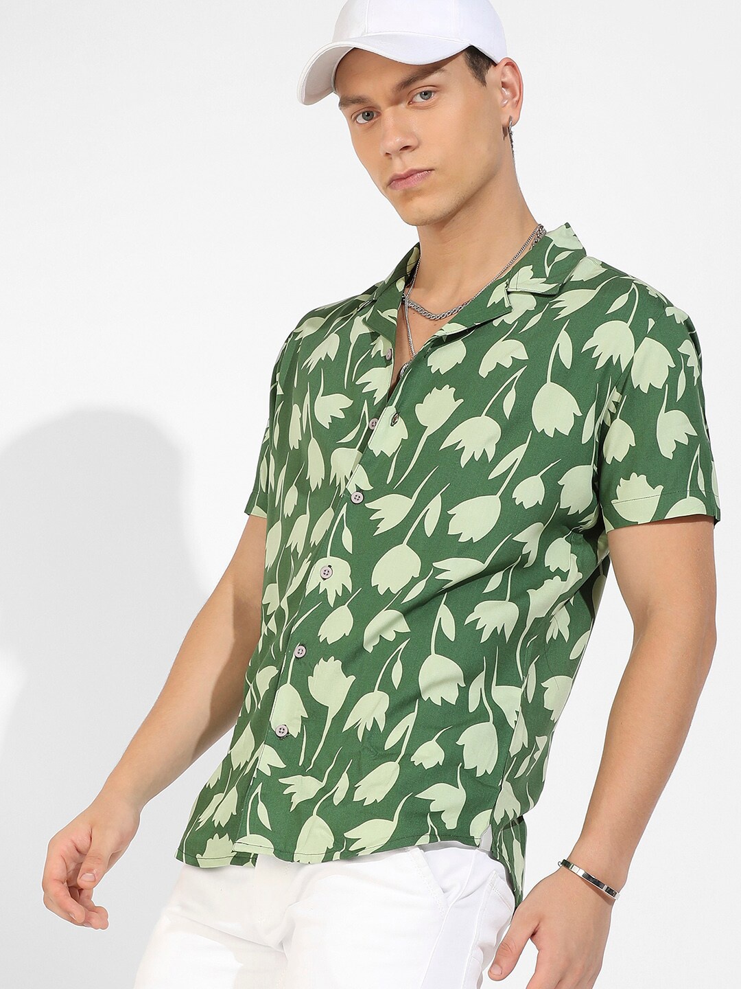 

Campus Sutra Green Classic Floral Printed Casual Shirt
