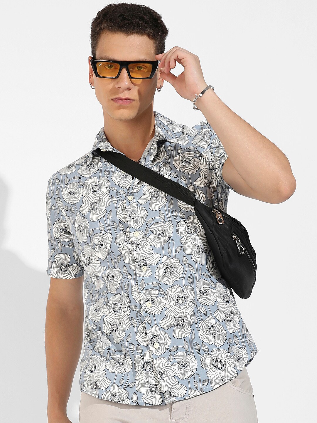

Campus Sutra Floral Printed Classic Short Sleeve Casual Shirt, Blue