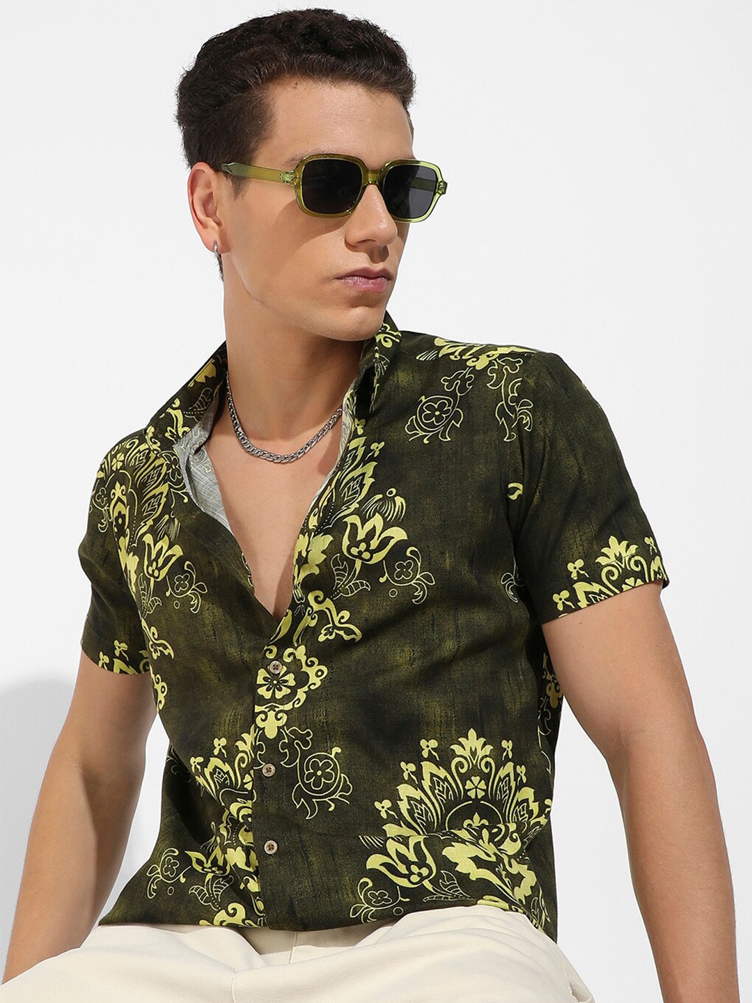 

Campus Sutra Green Classic Ethnic Motif Printed Casual Shirt