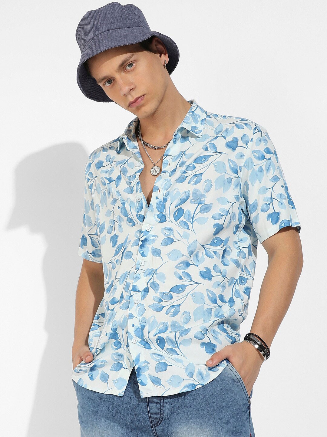 Campus Sutra Blue Classic Floral Printed Casual Shirt, White