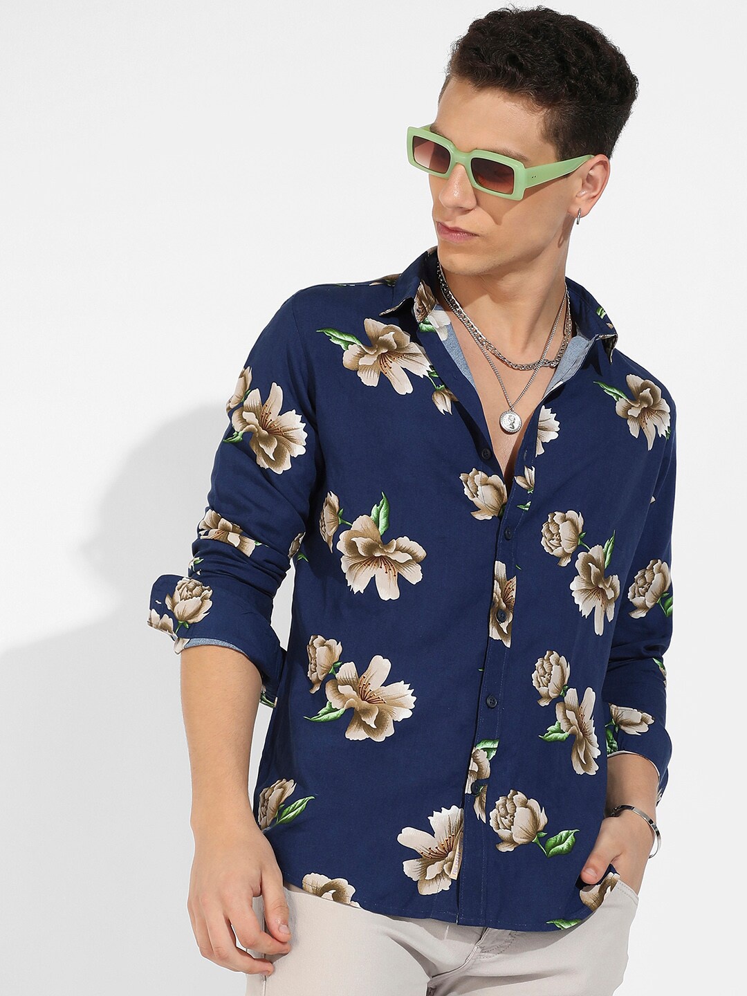 

Campus Sutra Navy Blue Classic Floral Printed Casual Shirt