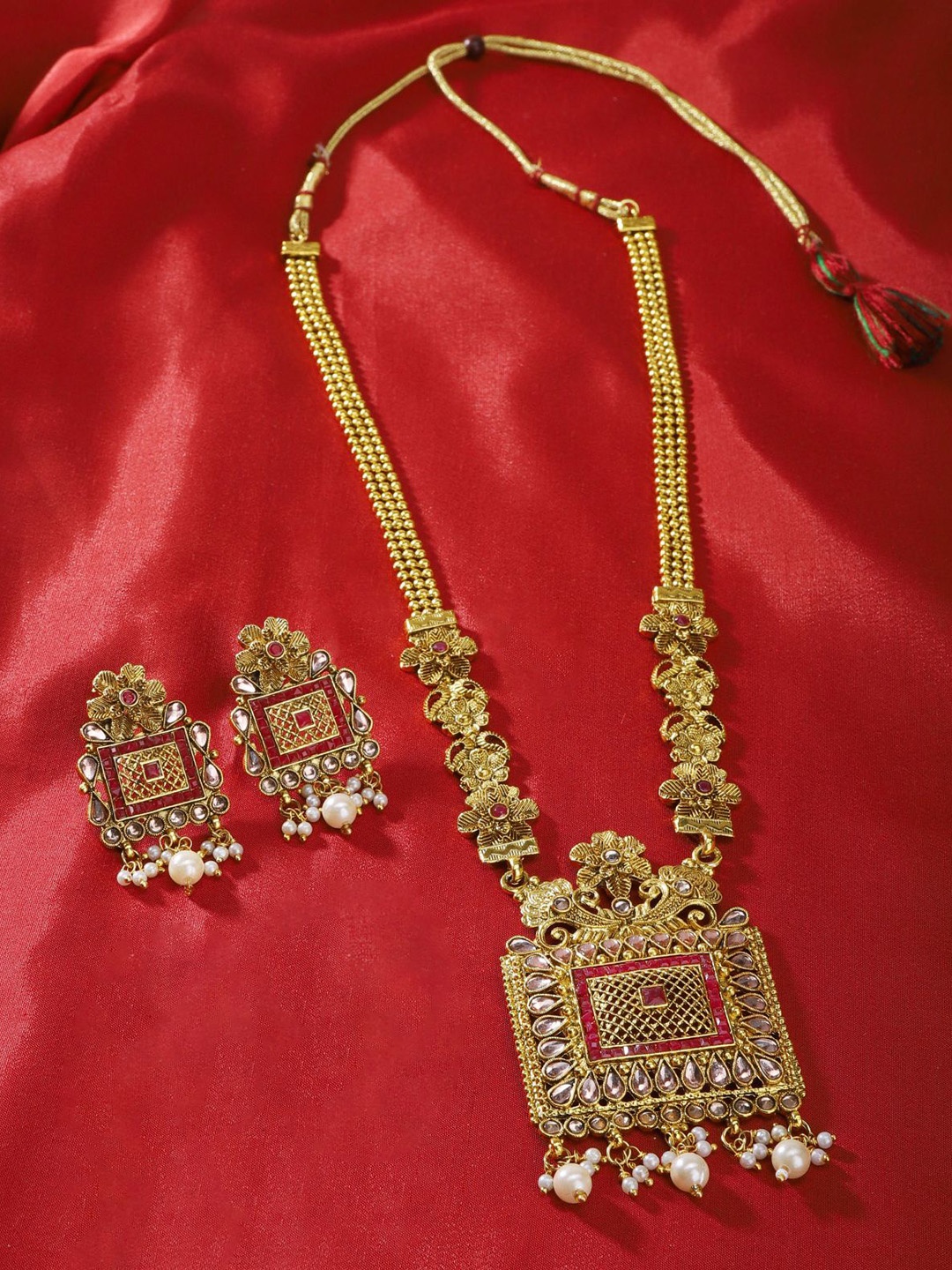 

The Pari Gold-Plated Stone-Studded & Beaded JewellerySet