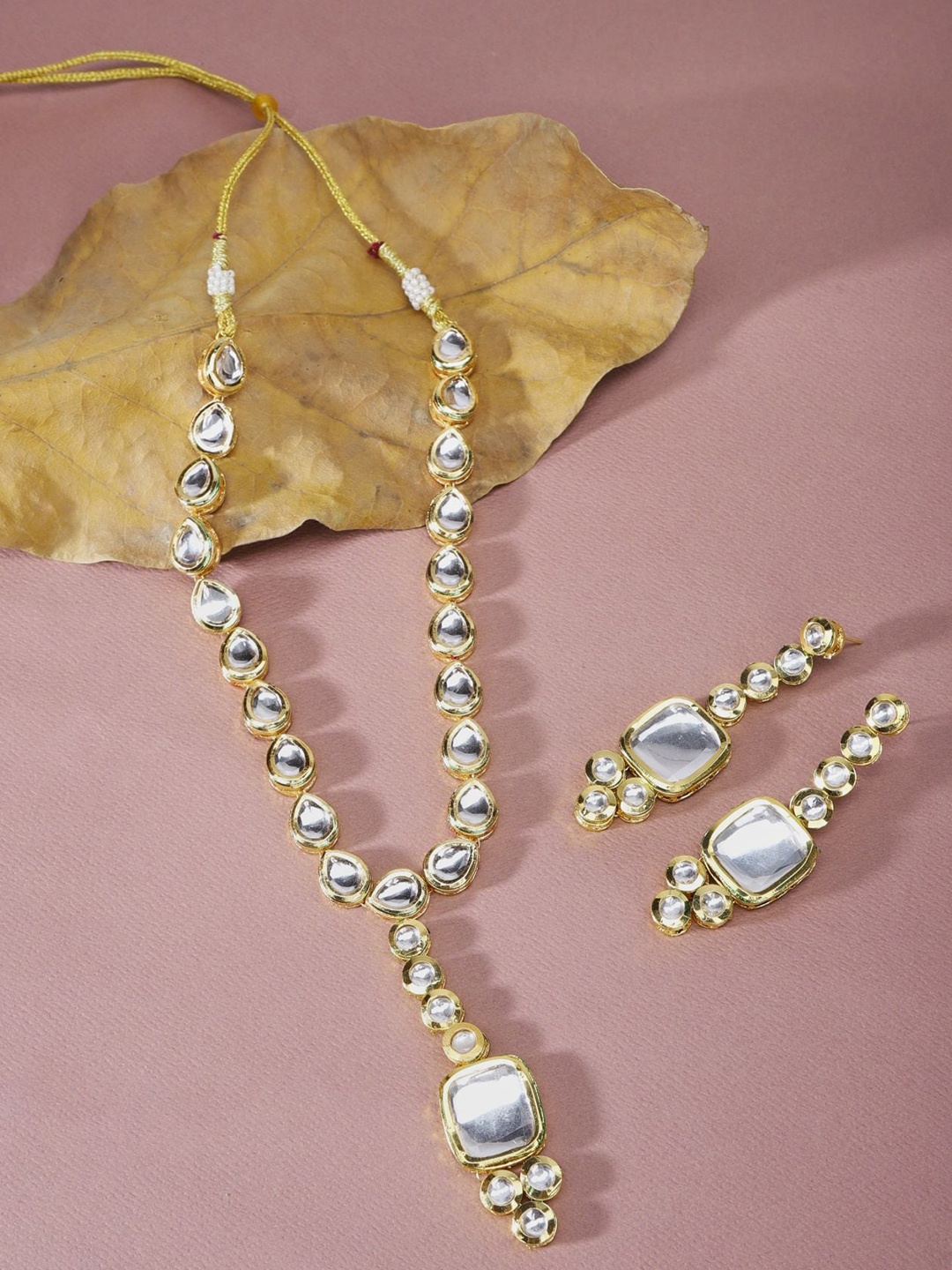 

The Pari Gold-Plated Kundan-Studded & Beaded Jewellery Set