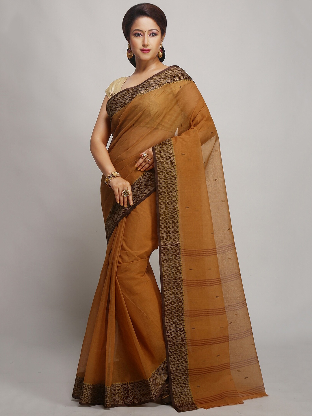 WoodenTant Woven Design Pure Cotton Taant Saree, Camel brown