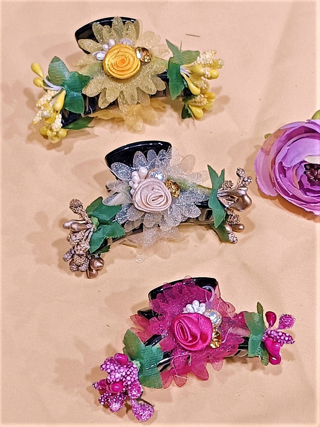 

FEMMIBELLA Set of 3 Embellished Floral Claw Clip, Pink