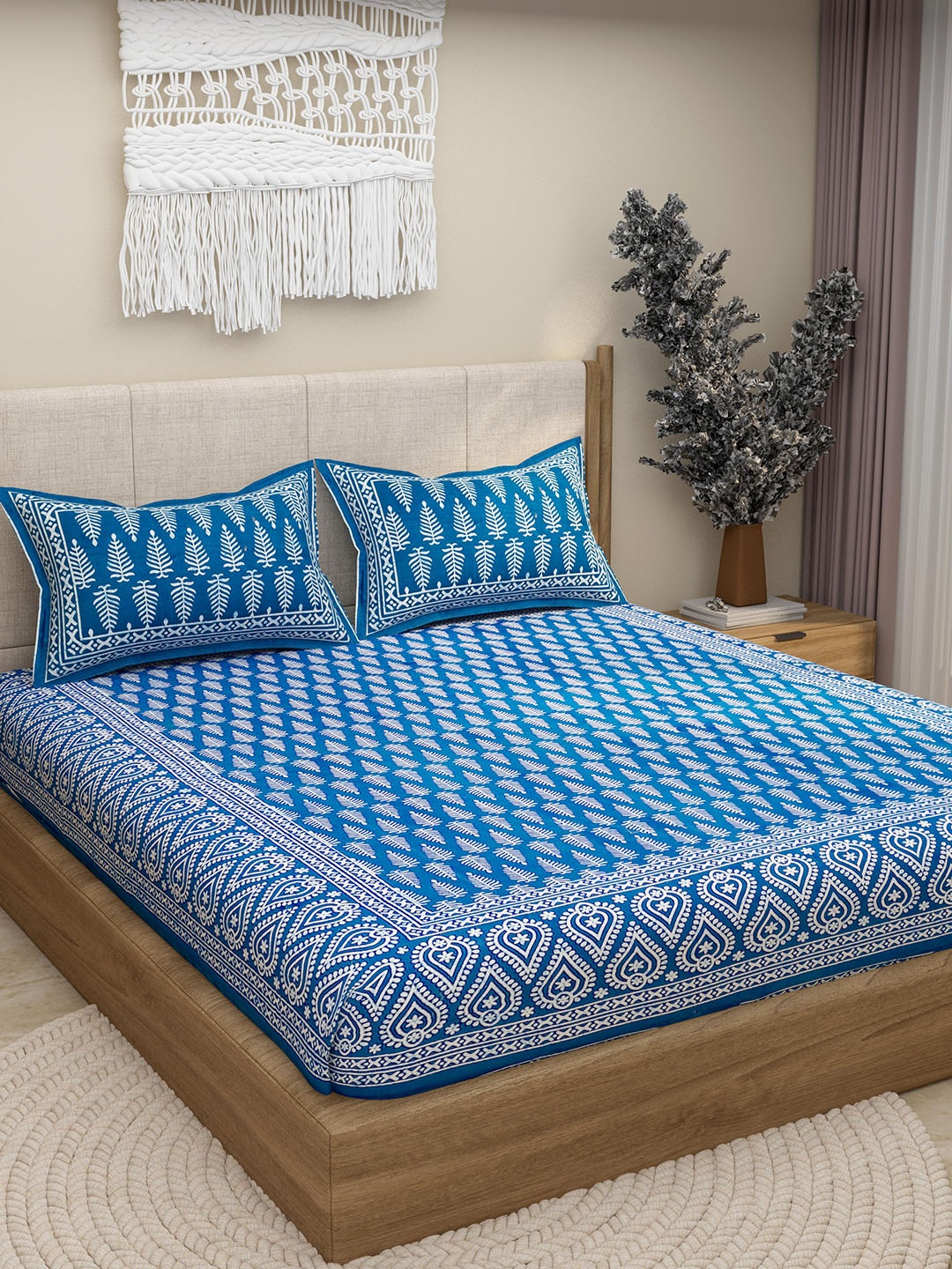 

Lali Prints Blue & White Ethnic Motifs Cotton 130 TC Queen Bedsheet with 2 Pillow Covers