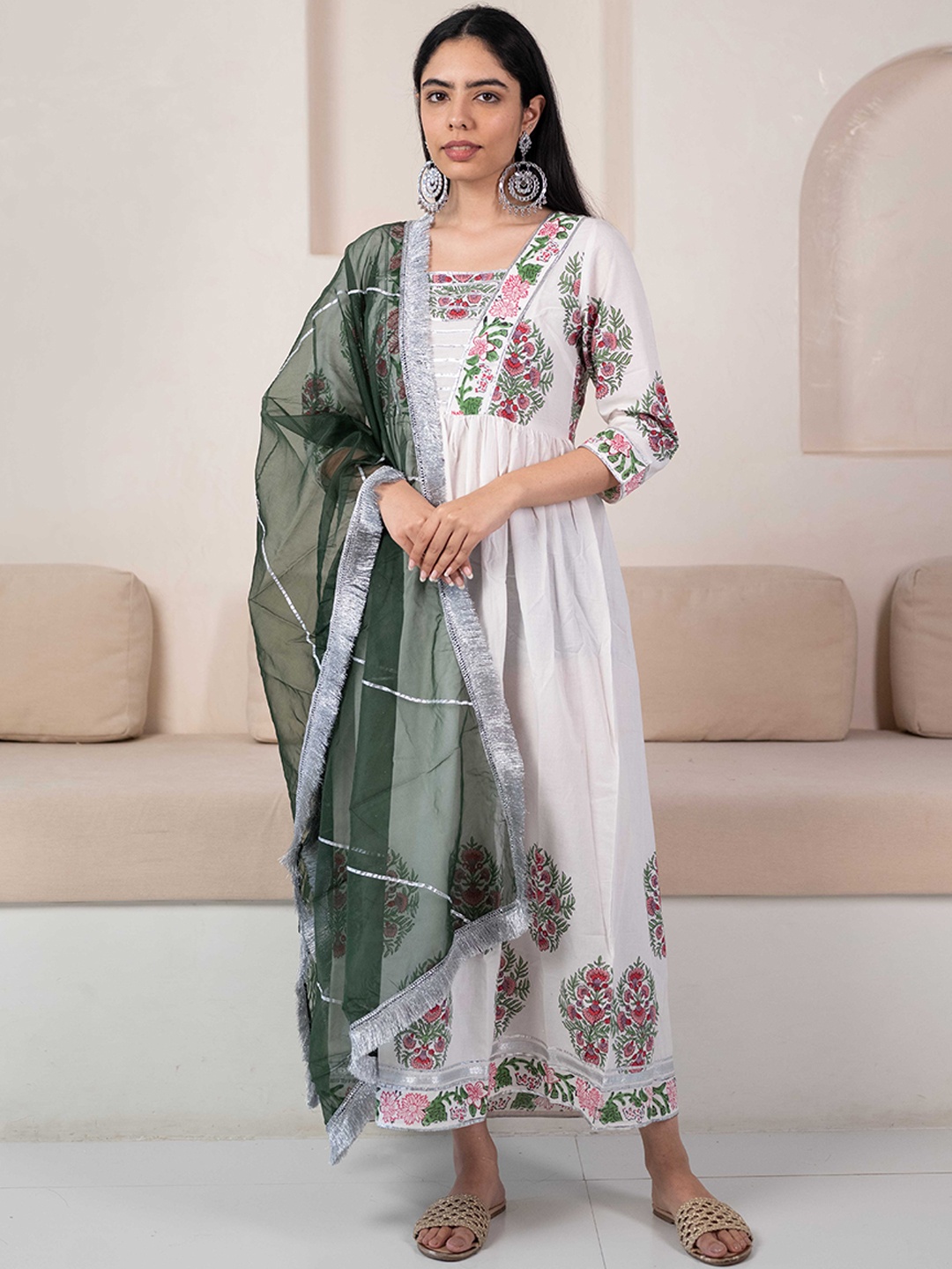 

Myshka Floral Checked Flared Sleeves Thread Work Kurta With Dupatta, White