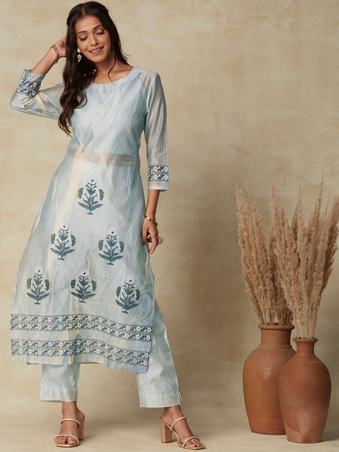 

FASHOR Blue Floral Printed Chanderi Silk Kurta With Trousers