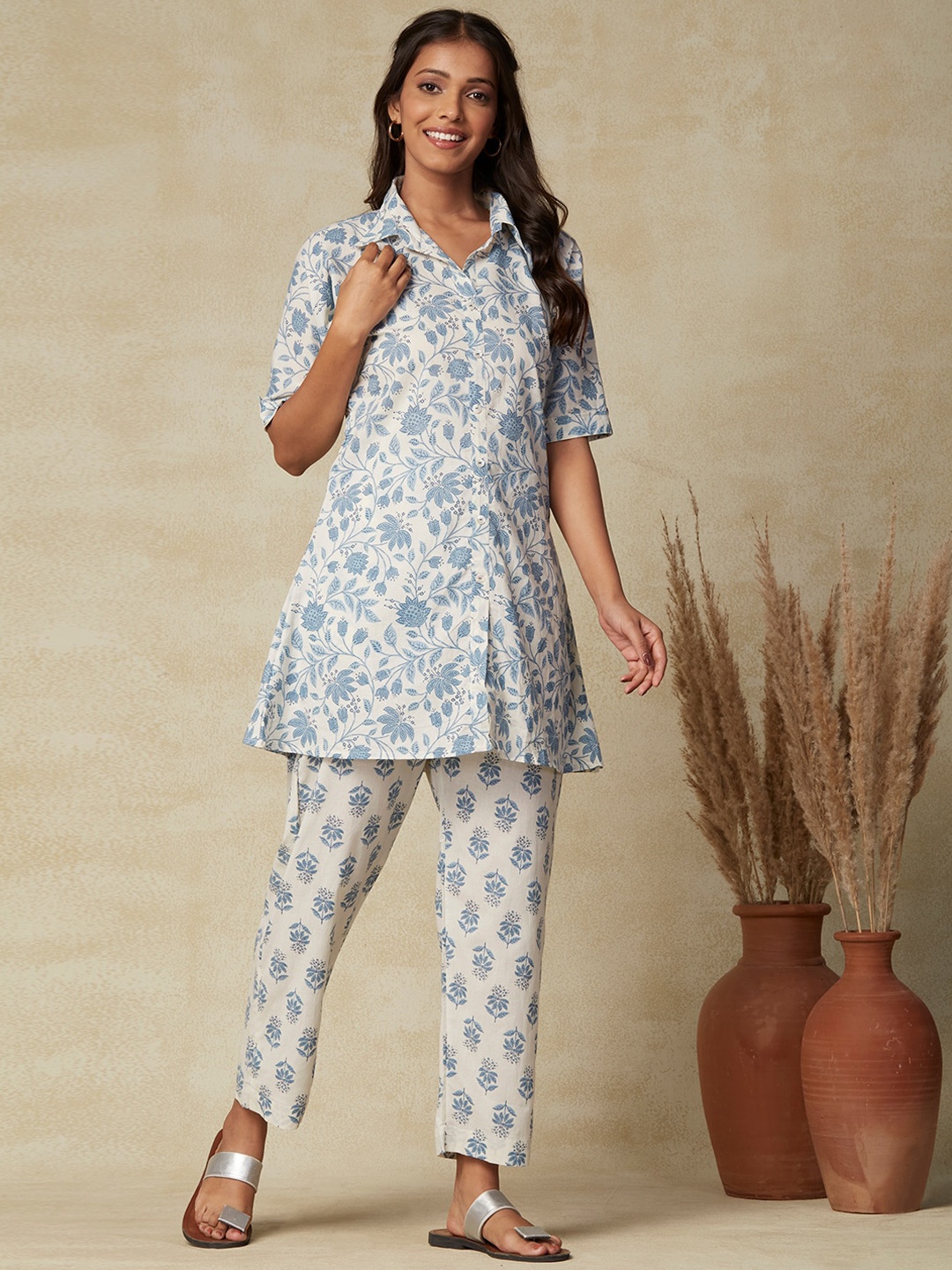 

FASHOR Floral Printed Straight Kurti With Trousers, White