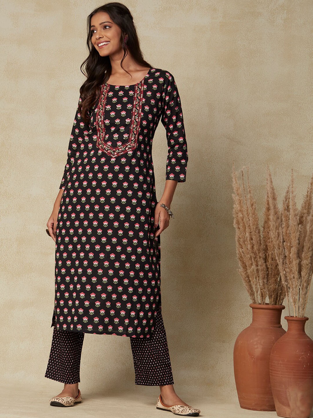 

FASHOR Black Ethnic Motifs Printed Kurta With Trousers