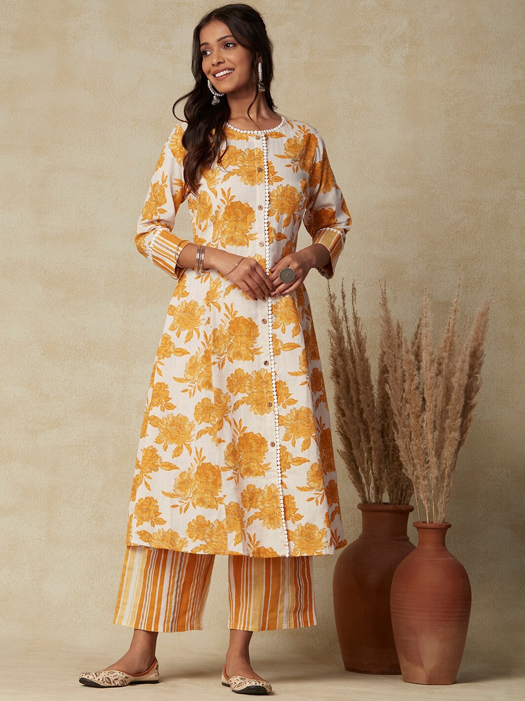 

FASHOR Floral Printed Regular Pure Cotton Kurta with Palazzos, Yellow