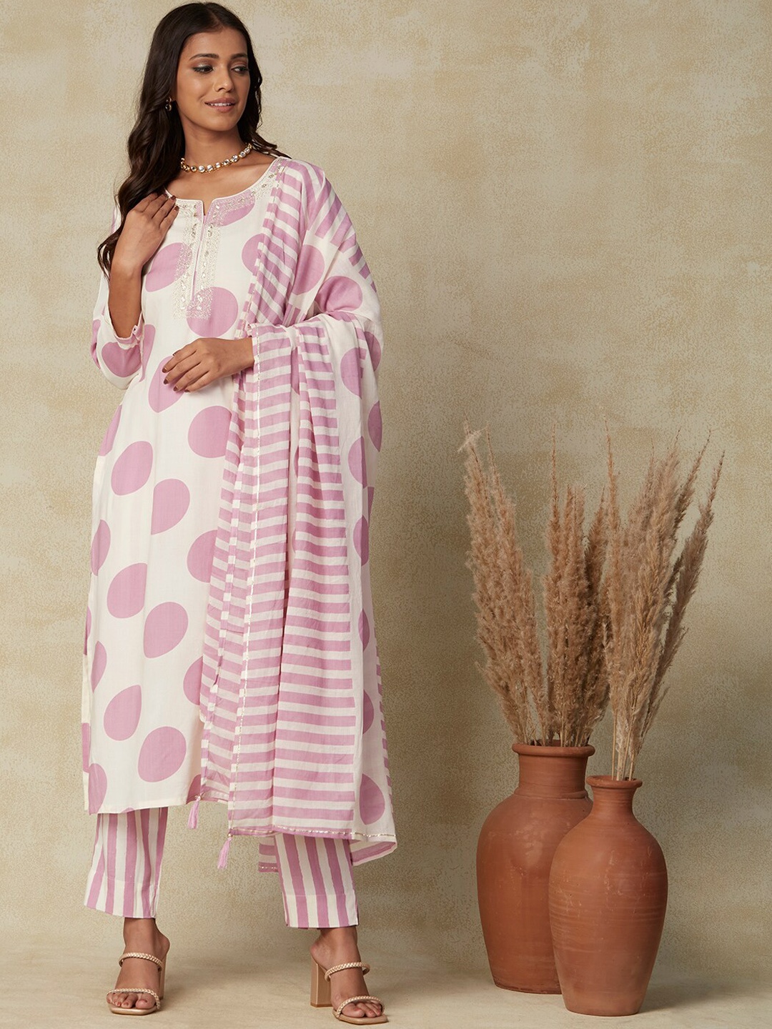 

FASHOR Geometric Printed Regular Kurta with Trousers & With Dupatta, Off white