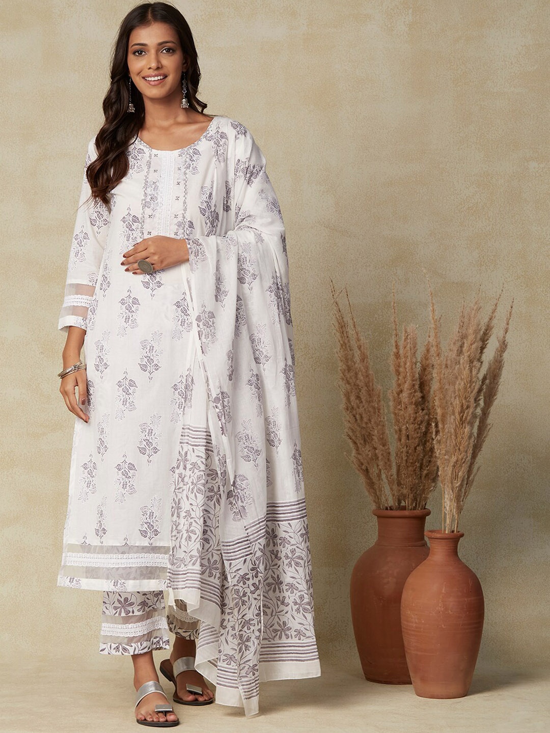 

FASHOR White Floral Printed Pure Cotton Kurta With Trousers & Dupatta