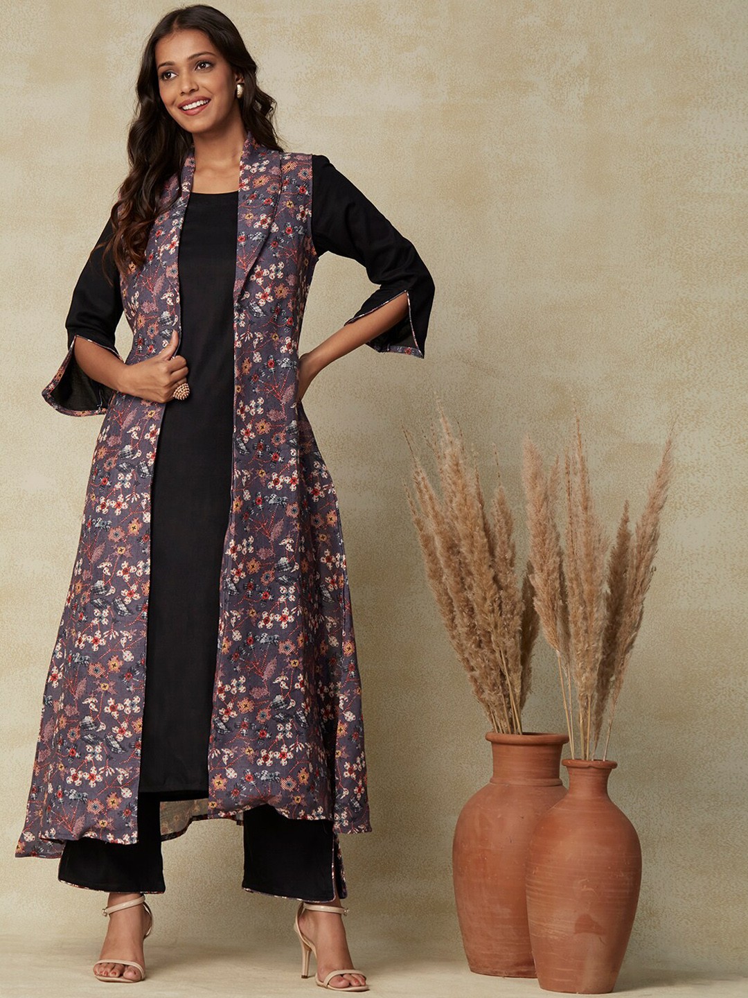 

FASHOR Black Regular Kurta With Trousers & Printed Longline Jacket