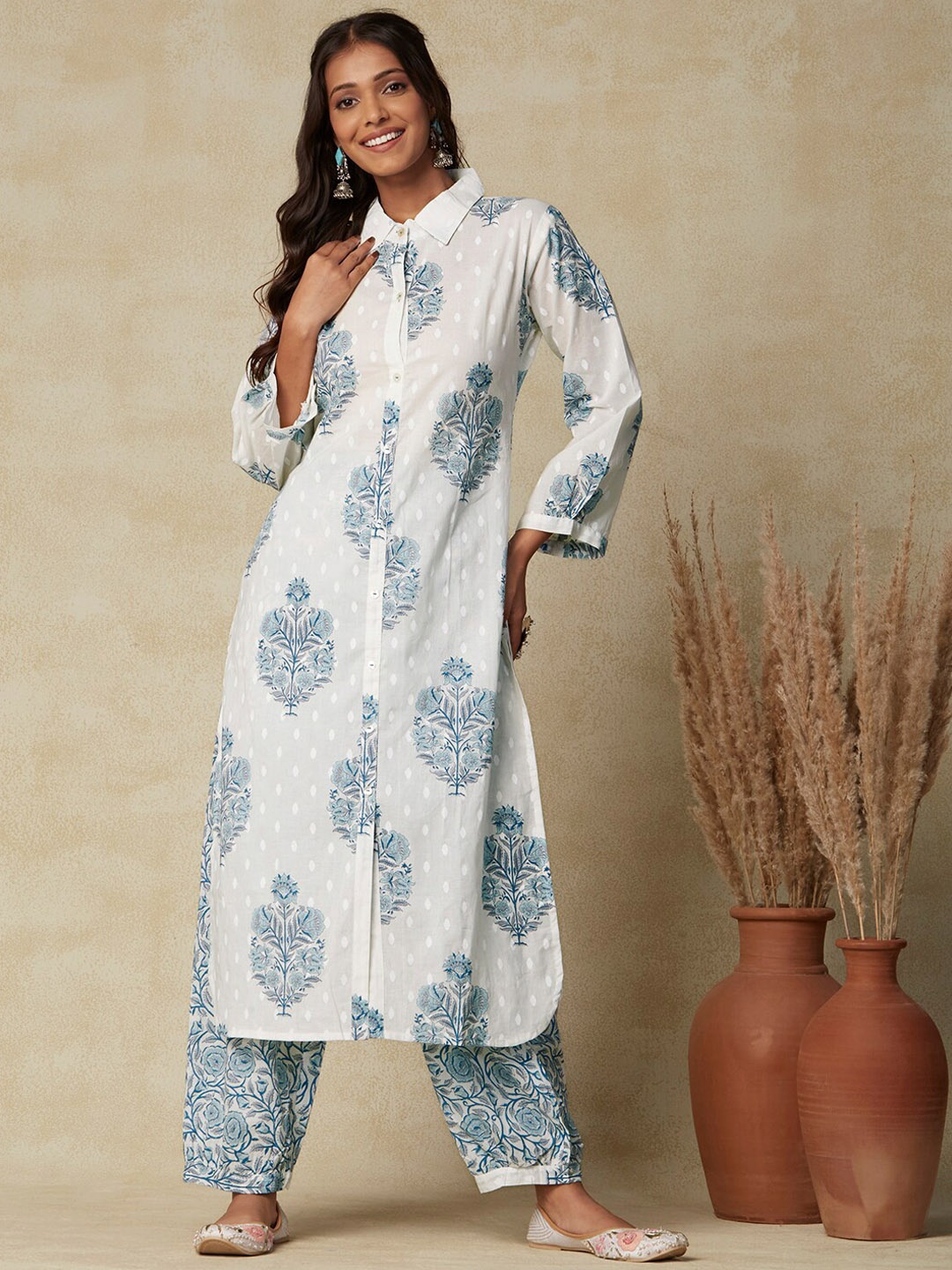 

FASHOR White & Blue Floral Printed Regular Pure Cotton Kurta with Salwar