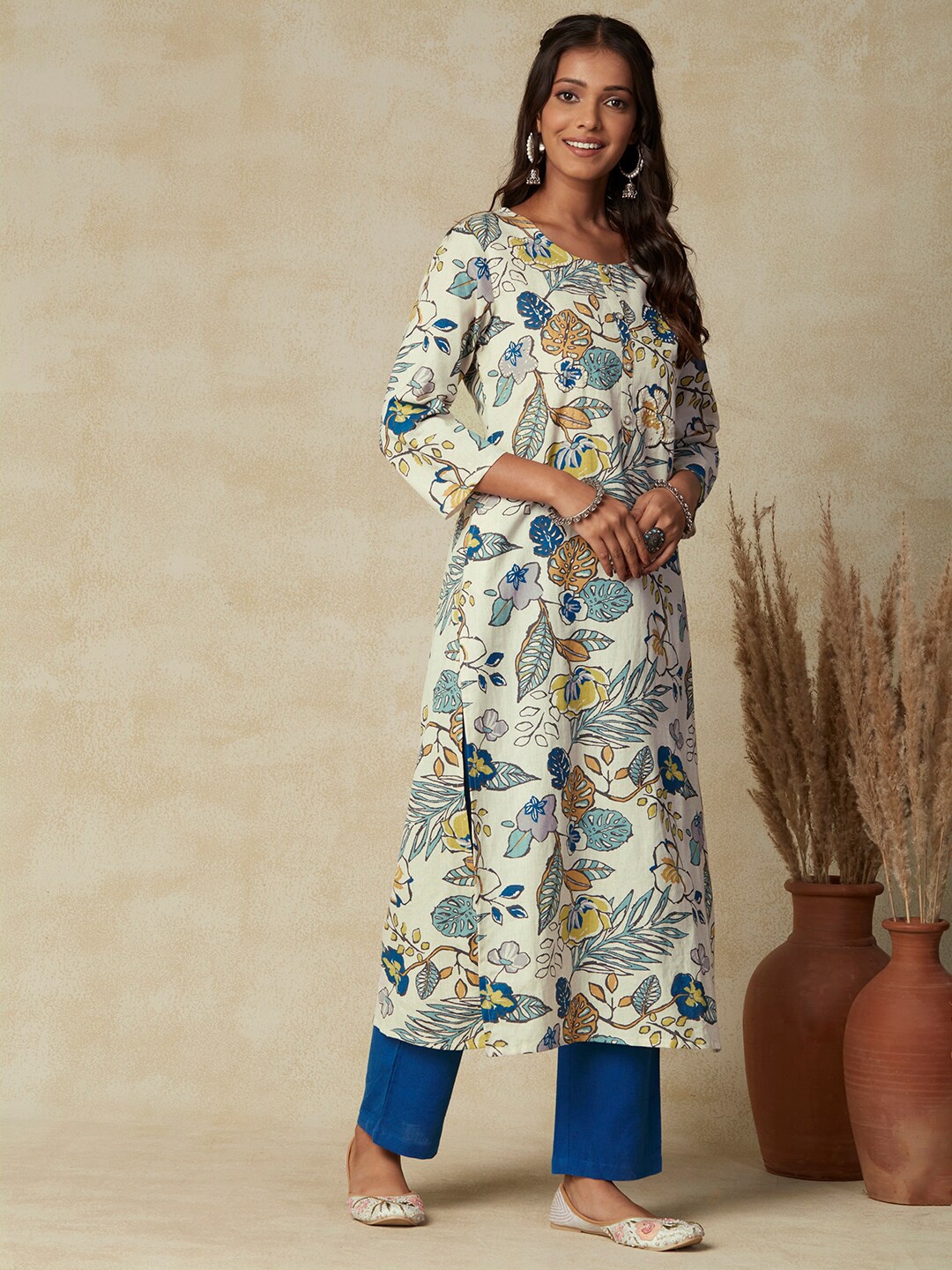 

FASHOR Off White & Blue Floral Printed Regular Pure Cotton Kurta with Trousers