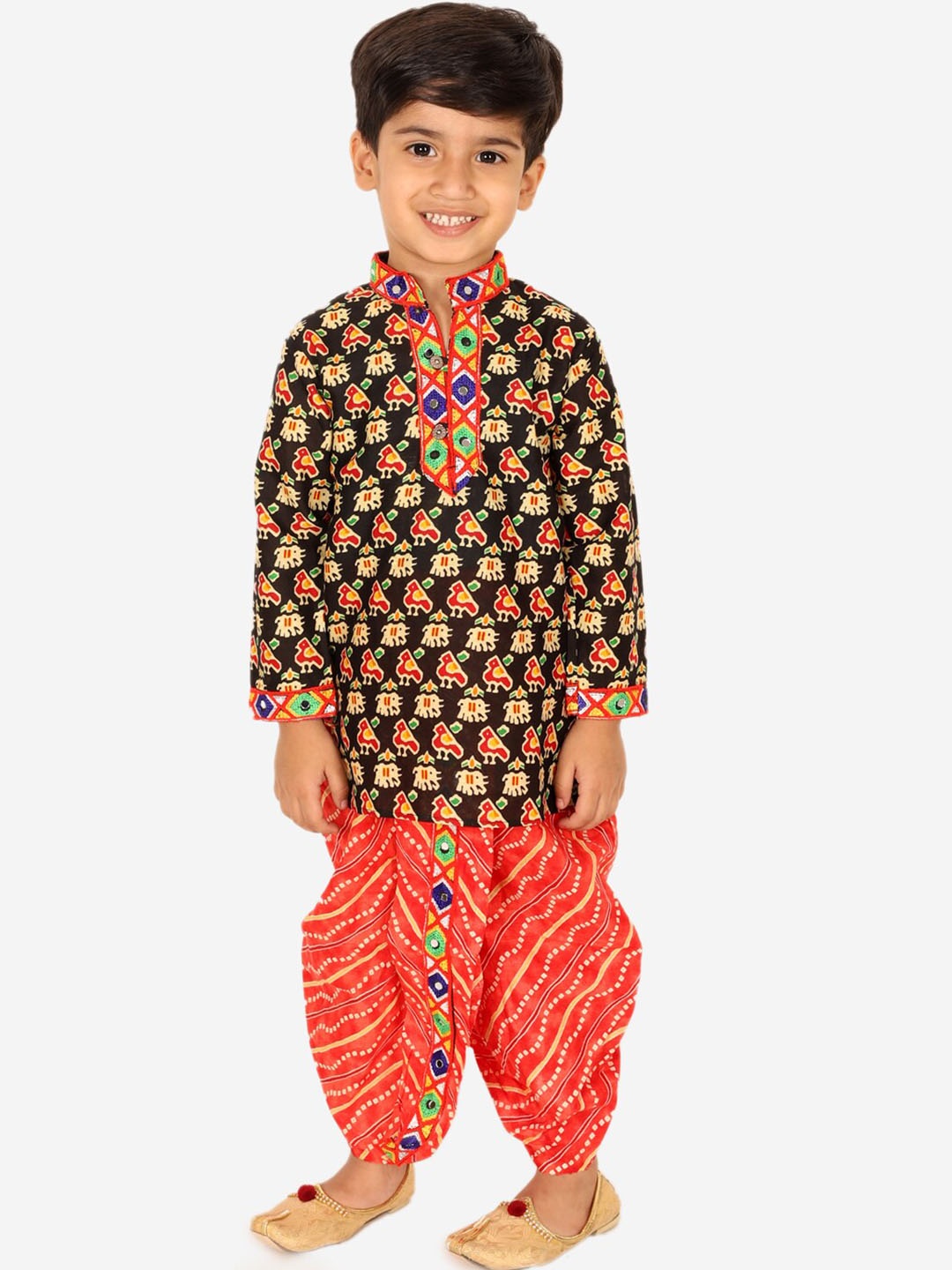 

BownBee Boys Ethnic Motifs Printed Regular Mirror Work Pure Cotton Kurta with Dhoti Pants, Black