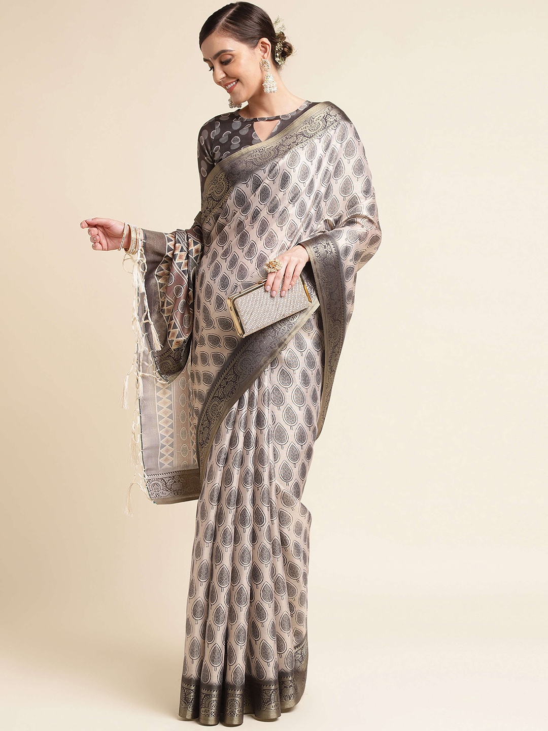 

Mitera Cream & Silver-Toned Abstract Printed Zari Silk Cotton Kanjeevaram Saree