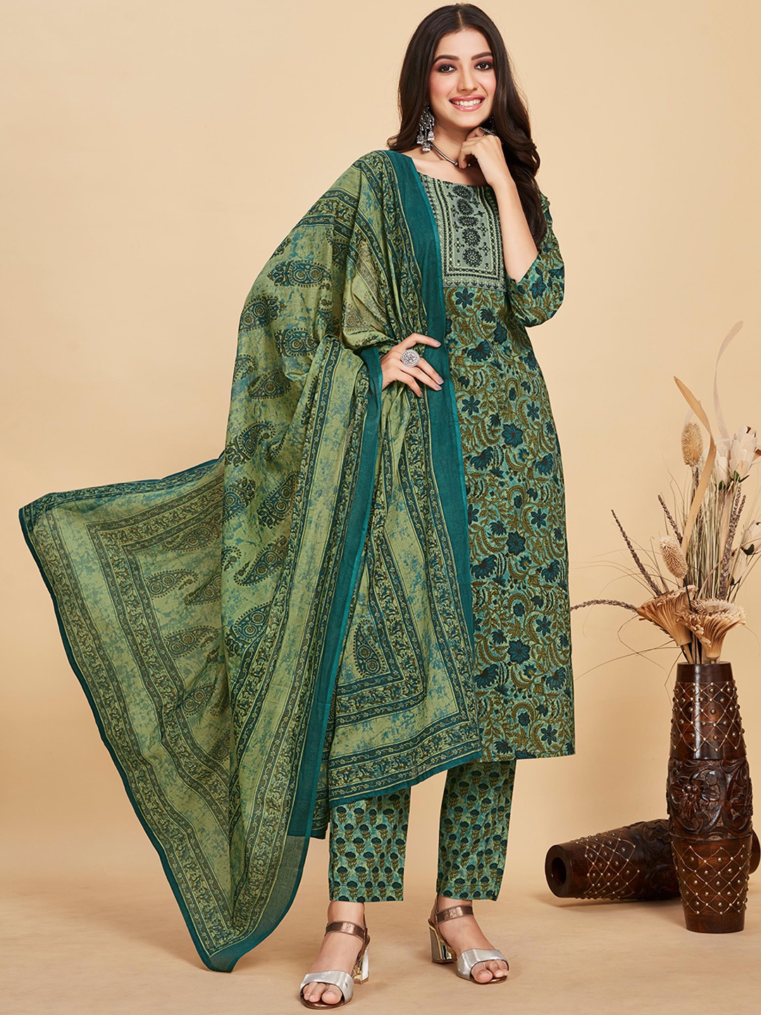 

Sangria Floral Printed Pure Cotton Straight Kurta & Trouser With Dupatta, Green