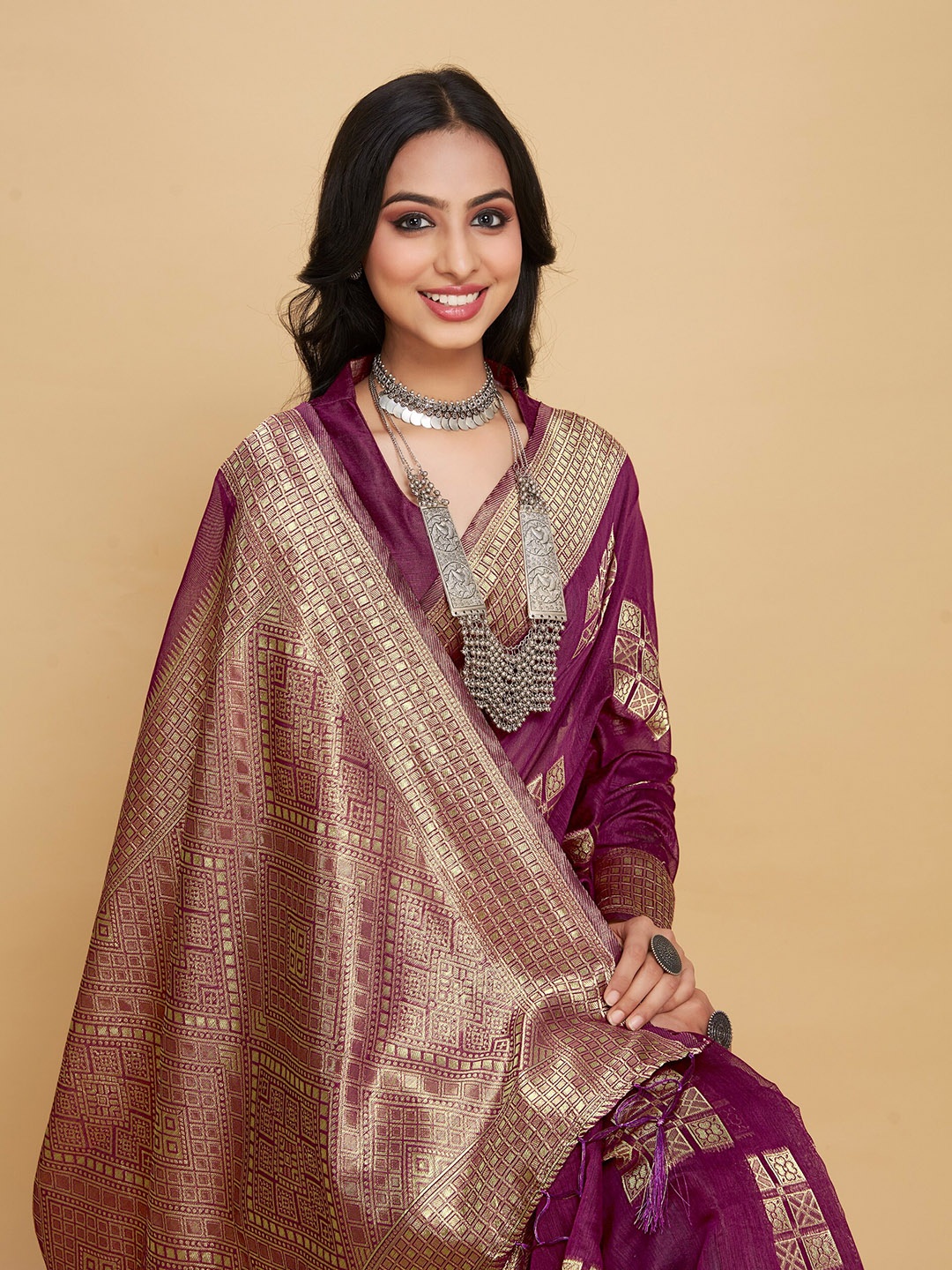 

Sangria Ethnic Motifs Woven Design Zari Saree, Magenta