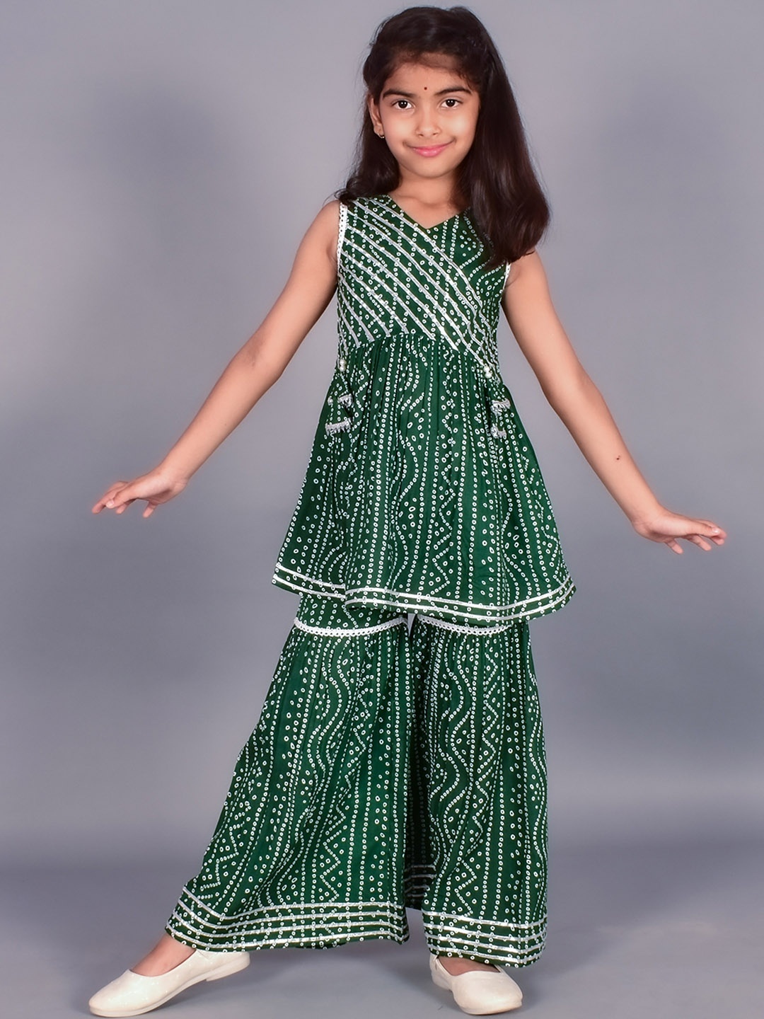 

misbis Girls Bandhani Printed Regular Gotta Patti Kurta With Sharara, Green