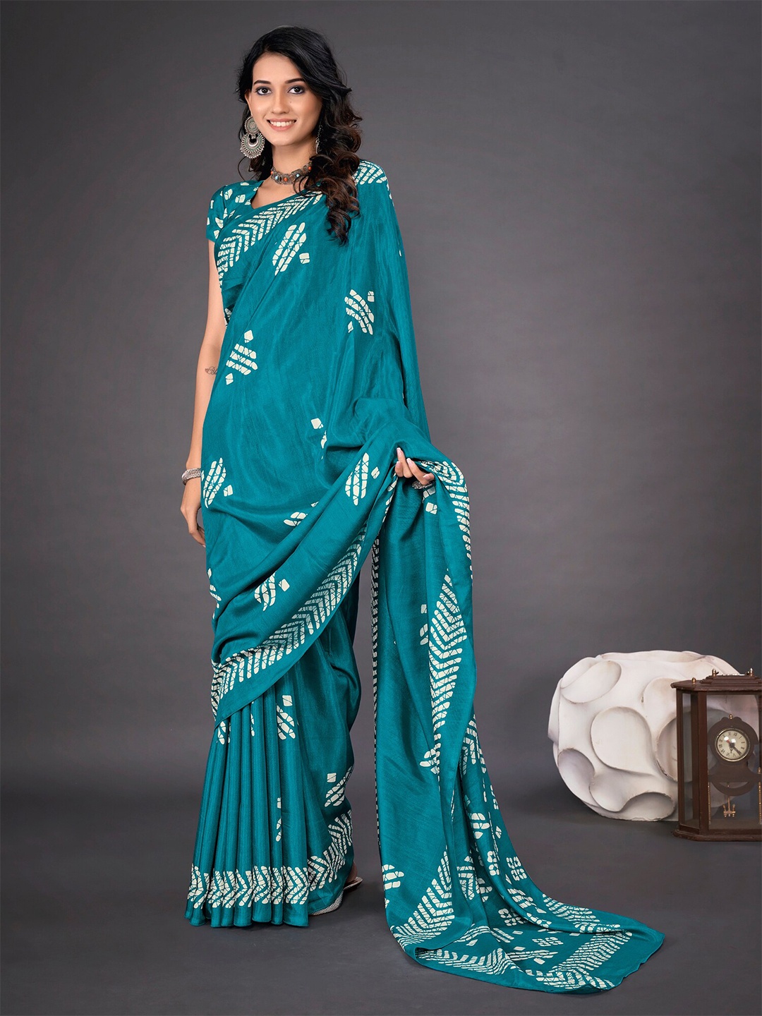 

KALINI Geometric Printed Art Silk Block Print Saree, Blue