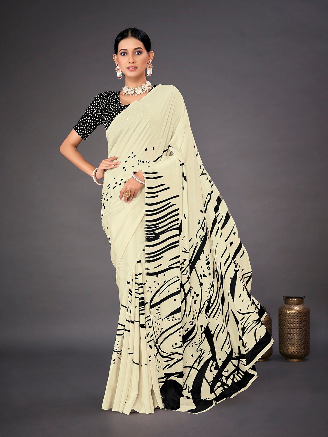 

KALINI Off Abstract Printed Pure Crepe Saree, Off white