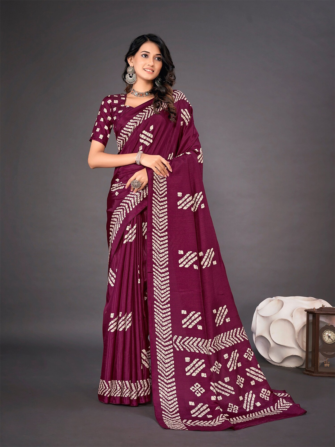 

KALINI Geometric Printed Art Silk Block Print Saree, Purple