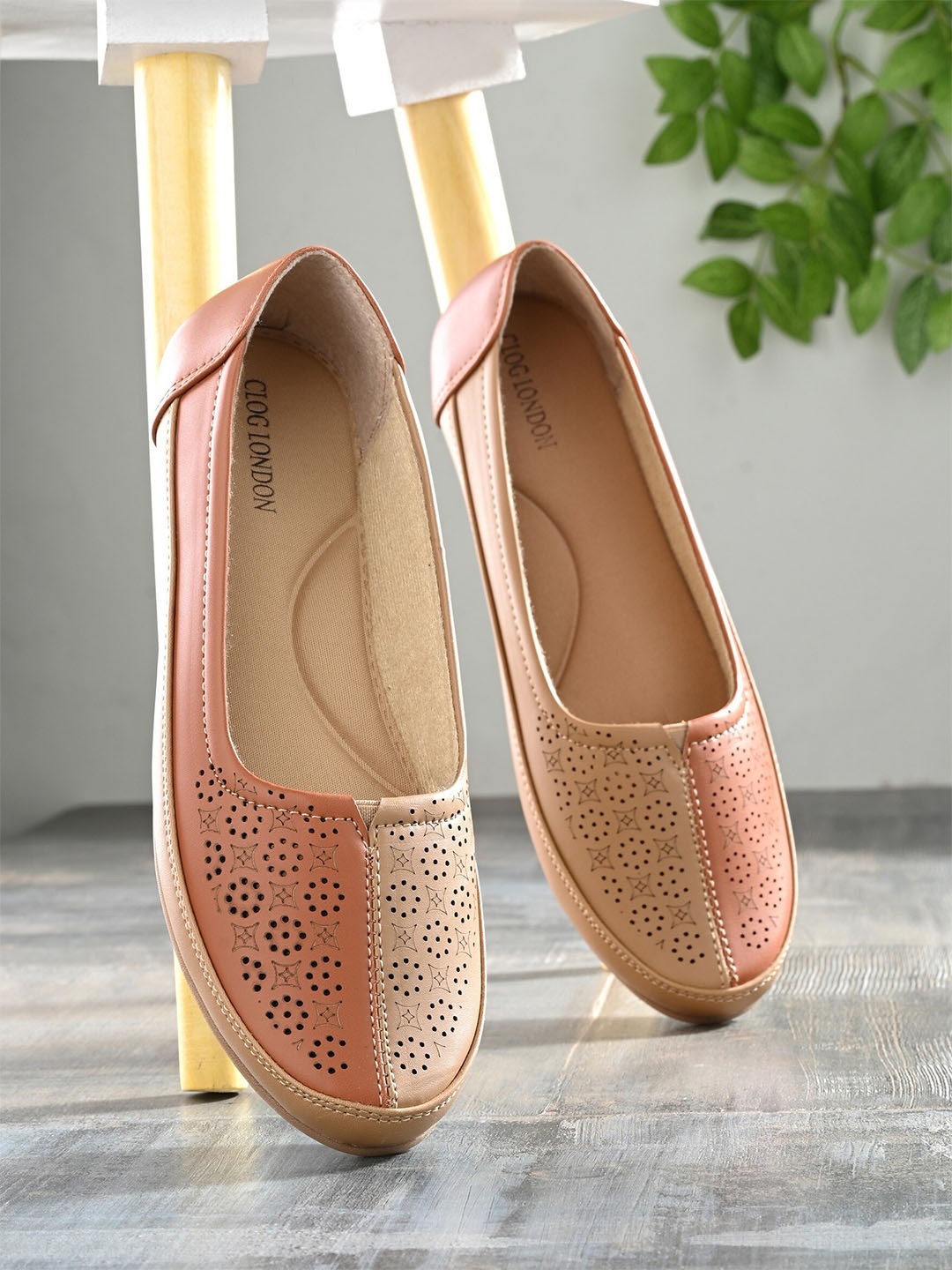 

CLOG LONDON Perforated Round Toe Ballerinas, Tan