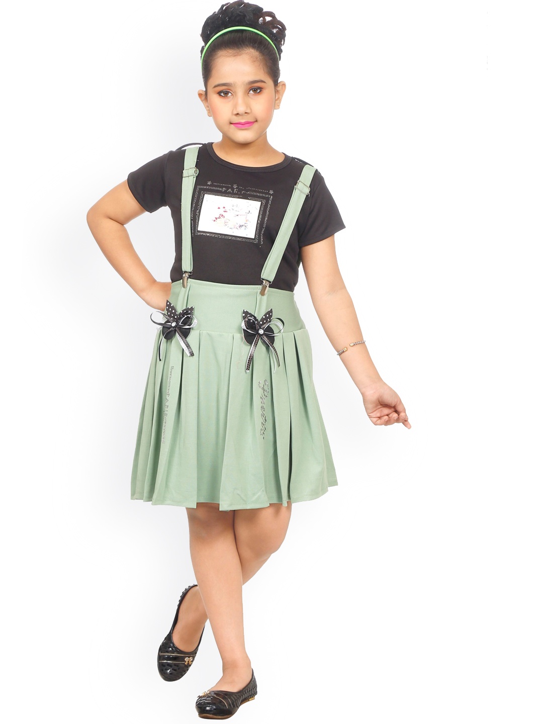 

CELEBRITY CLUB Girls Dungaree With Printed T-Shirt, Green