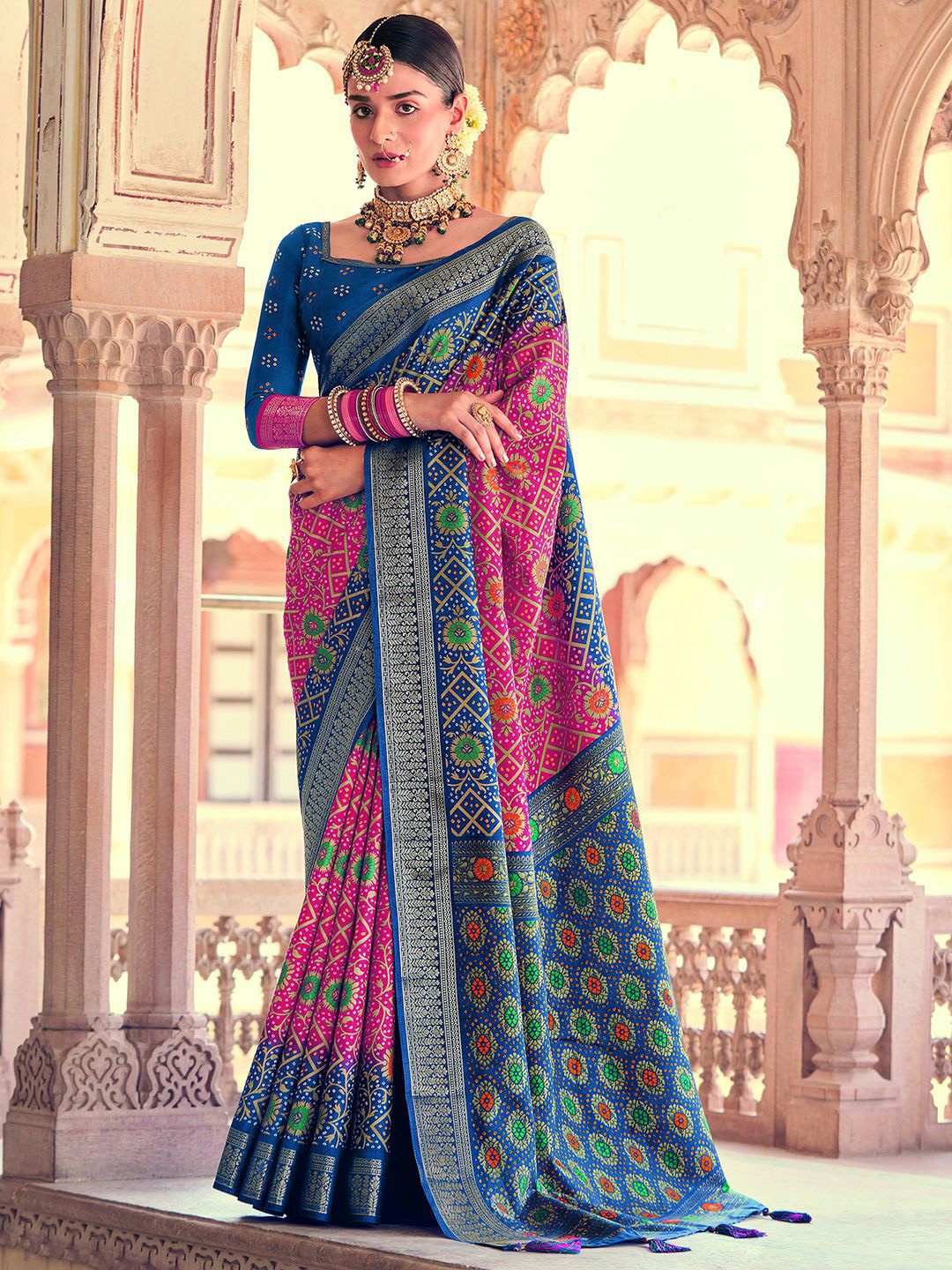 

Mitera Pink & Navy Blue Bandhani Printed Zari Bandhani Saree