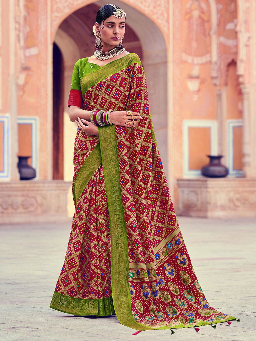 

Mitera Maroon & Green Bandhani Printed Silk Blend Bandhani Saree