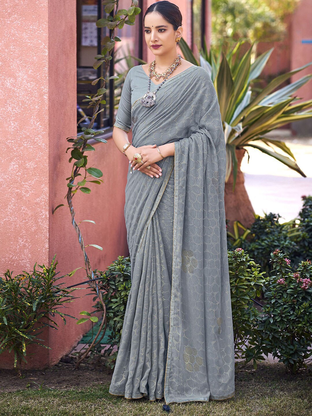 

Satrani Geometric Printed Embellished Saree, Grey