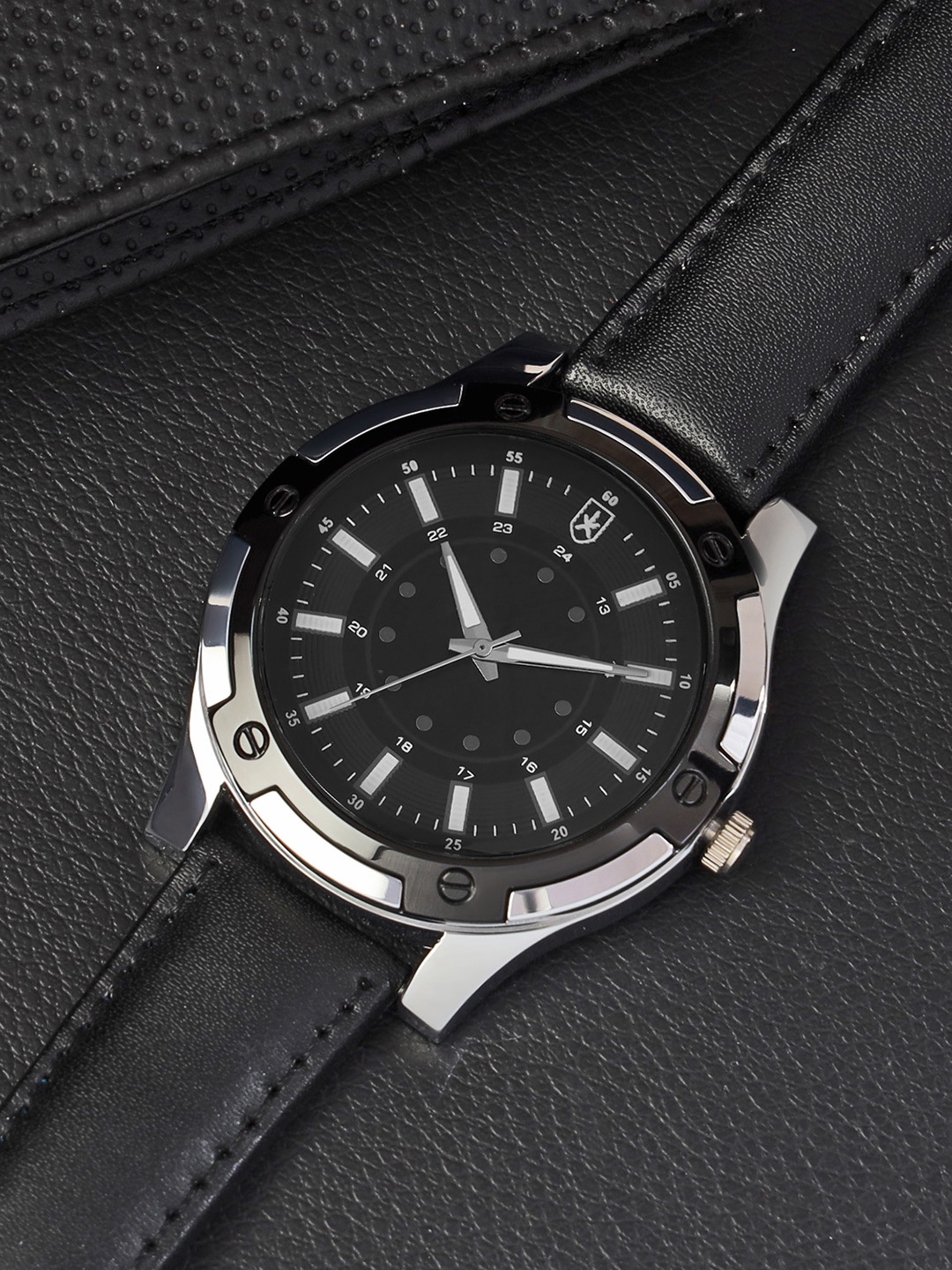 

Roadster Men Black Two-Tone Analog Wrist Watch RDM001A