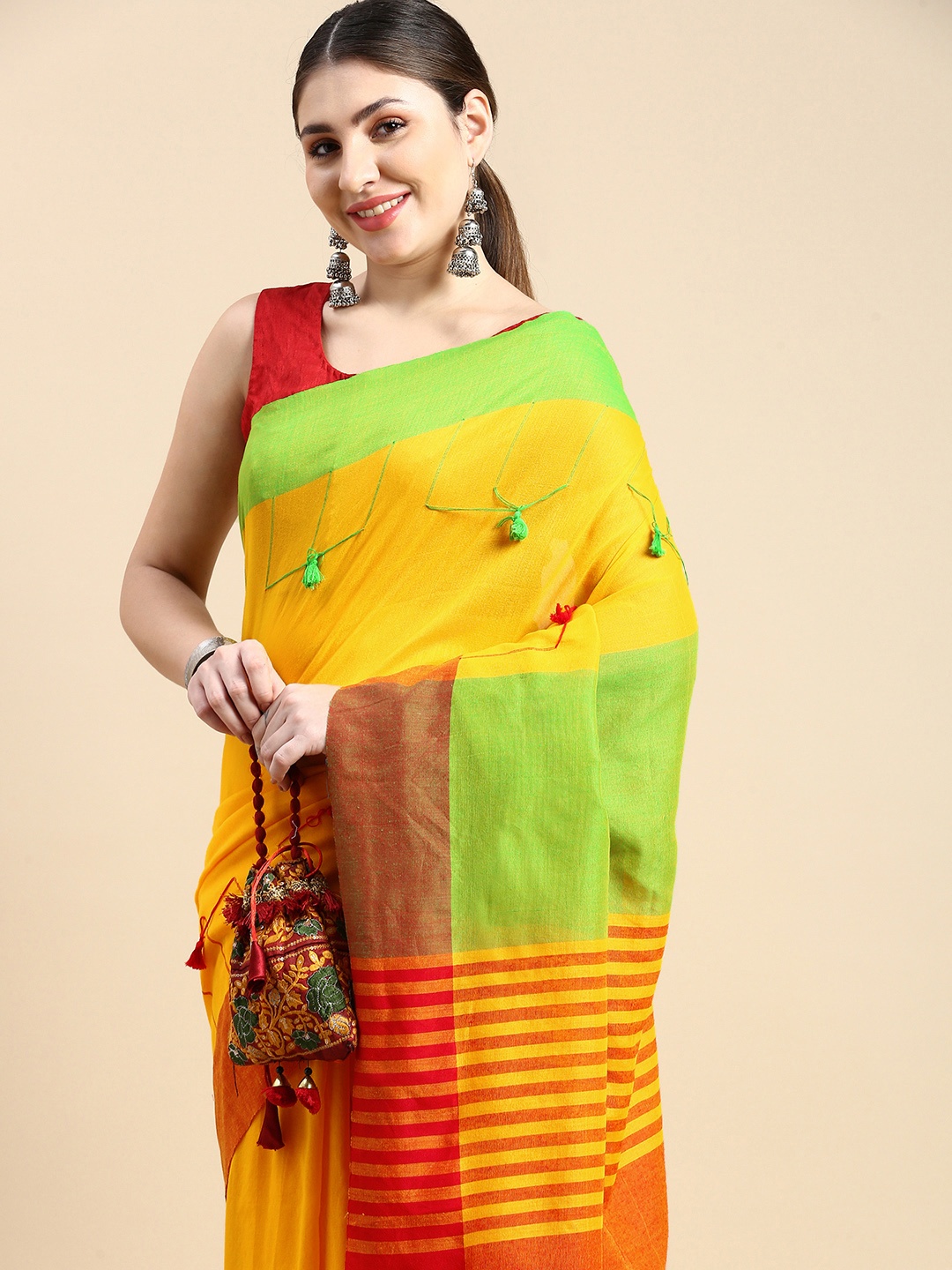 

DESH BIDESH Solid Pure Cotton Taant Saree, Red