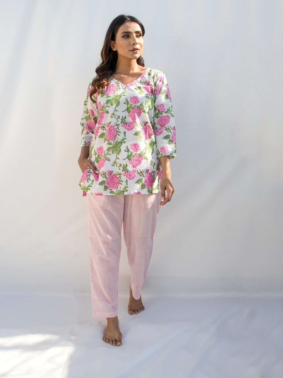 

Zanaash Floral Printed Organic Cotton Kurti With Pyjamas, White