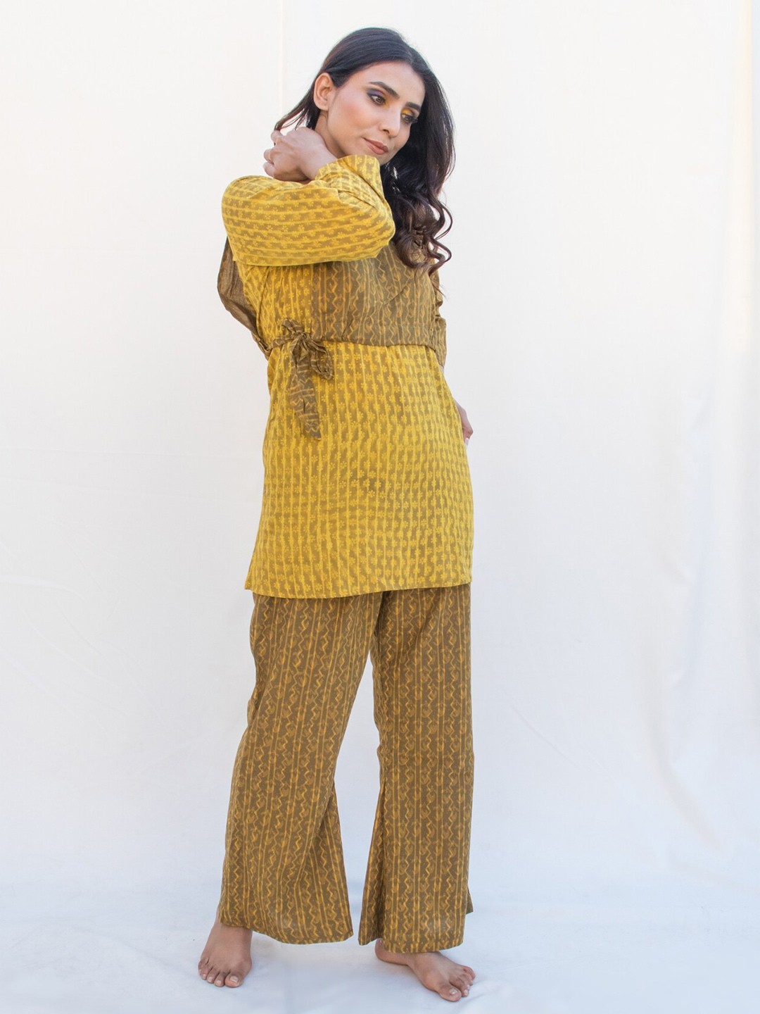 

Zanaash Floral Printed Organic Cotton Kurti With Pyjamas, Yellow
